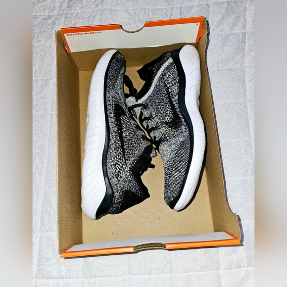 Nike Free Rn Flyknit 2018 White Black Running Shoes Men's 942838-101 Size 10 - Picture 11 of 12